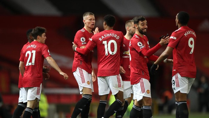 MANCHESTER, ENGLAND - DECEMBER 20: Scott McTominay of Manchester United celebrates with team mates (l - r) Marcus Rashford, Bruno Fernandes and Anthony Martial after scoring their sides first goal during the Premier League match between Manchester United and Leeds United at Old Trafford on December 20, 2020 in Manchester, England. The match will be played without fans, behind closed doors as a Covid-19 precaution. (Photo by Nick Potts - Pool/Getty Images)