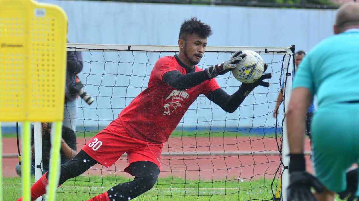 Kiper Persib Bandung Aqil Savik. (Foto: Dok. PERSIB.co.id/Gregorius Aditya Katuk)
