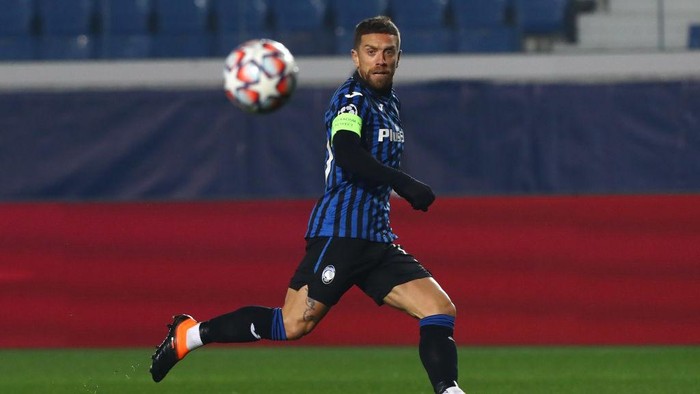 BERGAMO, ITALY - DECEMBER 01:  Alejandro Dario Gomez of Atalanta BC in action during the UEFA Champions League Group D stage match between Atalanta BC and FC Midtjylland at Gewiss Stadium on December 1, 2020 in Bergamo, Italy.  (Photo by Marco Luzzani/Getty Images)