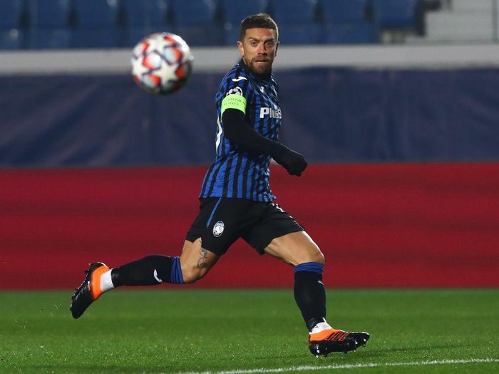BERGAMO, ITALY - DECEMBER 01:  Alejandro Dario Gomez of Atalanta BC in action during the UEFA Champions League Group D stage match between Atalanta BC and FC Midtjylland at Gewiss Stadium on December 1, 2020 in Bergamo, Italy.  (Photo by Marco Luzzani/Getty Images)
