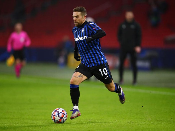 AMSTERDAM, NETHERLANDS - DECEMBER 09: Alejandro Gomez of Atalanta BC in action during the UEFA Champions League Group D stage match between Ajax Amsterdam and Atalanta BC at Johan Cruijff Arena on December 09, 2020 in Amsterdam, Netherlands. Sporting stadiums around Netherlands remain under strict restrictions due to the Coronavirus Pandemic as Government social distancing laws prohibit fans inside venues resulting in games being played behind closed doors. (Photo by Dean Mouhtaropoulos/Getty Images)