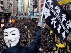 Pengadilan Hong Kong Tetapkan Larangan Pemakaian Topeng