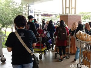 Antrean Rapid Test Antigen di Soetta Mengular, Seperti Apa Suasananya?