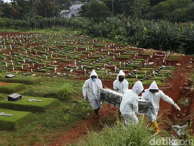 Potret Pemakaman COVID-19 Pondok Ranggon yang Kian Sempit