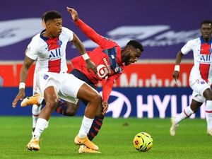 Heroik! Bek PSG Ini Duel 1 Vs 4, Tekel Bola Amankan Area, Cedera