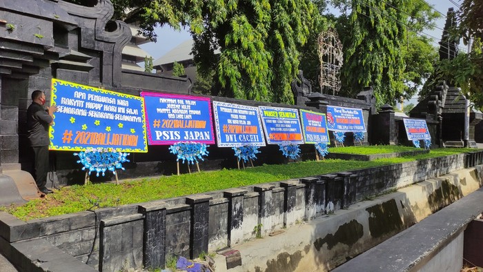 Pendukung PSIS Semarang mengirim asiprasi kembali ke Stadion Jatidiri pada 2021.