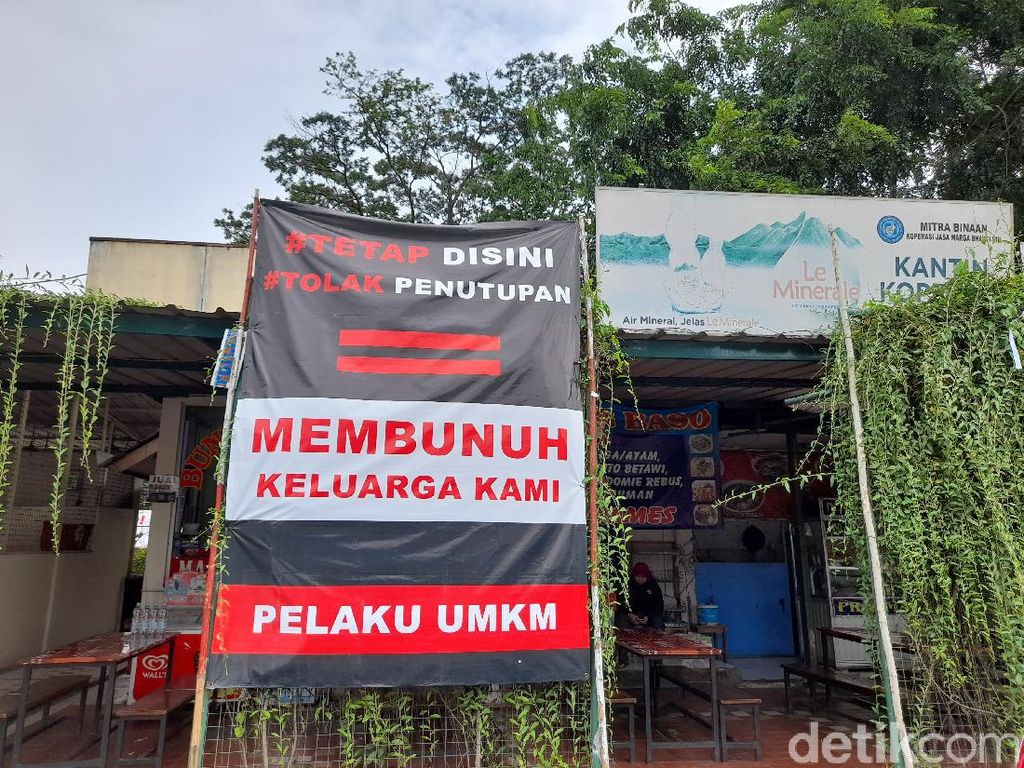 Rest Area Km 50 Tol Japek Ditutup, Spanduk Penolakan Terpasang Rest Area Km 50 Tol Japek Ditutup, Spanduk Penolakan Terpasang
