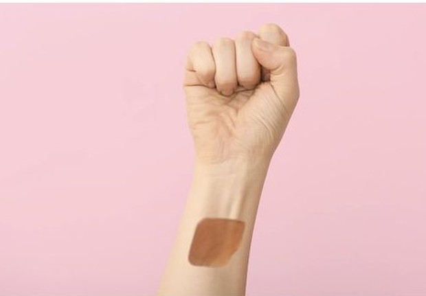 Dilakukan untuk menghindari reaksi alergi pada kulit sebelum dipakai.