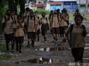 Semangat Anak Sekolah di Perbatasan RI-Timor Leste Semangat Anak Sekolah di Perbatasan RI-Timor Leste