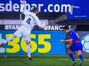 Kontroversi Handball Sergio Ramos Di Balik Kemenangan Madrid Atas Eibar