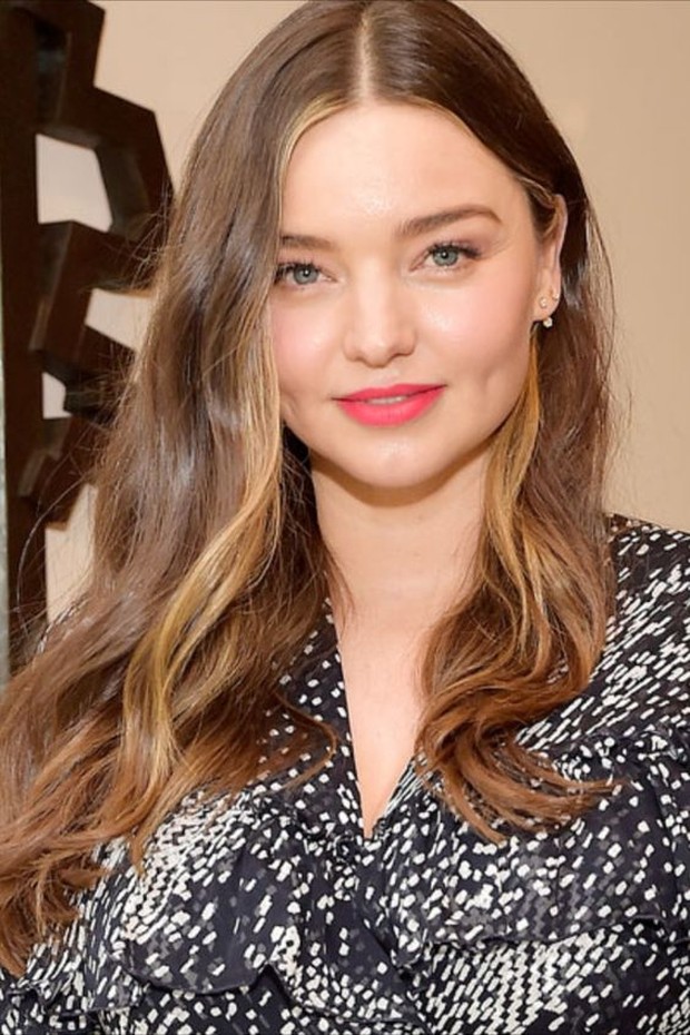 Subtle neutral ombre/pinterest.com/anierodriguez Dengan memberikan sedikit warna emas untuk membingkai wajahnya.