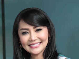 Tessa Kaunang Luruskan Isu Kumpul Kebo dengan Pilot yang Lamar Dewi Perssik Tessa Kaunang Luruskan Isu Kumpul Kebo dengan Pilot yang Lamar Dewi Perssik