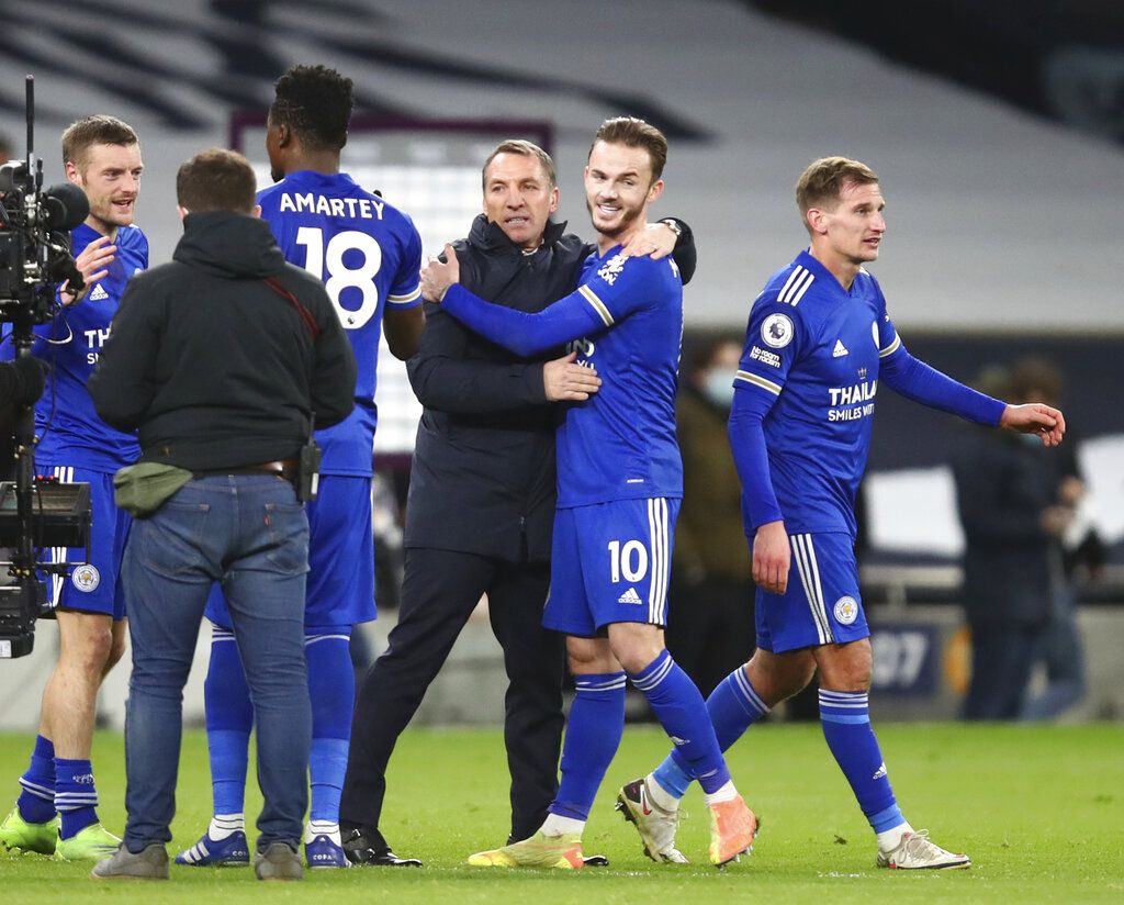 Tottenham Hotspur dikalahkan Leicester City dengan skor 0-2 di Stadion Tottenham Hotspur. Kini Tottenham melorot ke peringkat empat klasemen Liga Inggris.