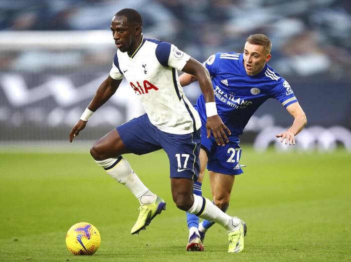 Tottenham Hotspur dikalahkan Leicester City dengan skor 0-2 di Stadion Tottenham Hotspur. Kini Tottenham melorot ke peringkat empat klasemen Liga Inggris.