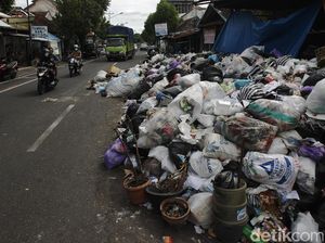 TPST Piyungan Disegel Warga, Sampah Membludak di Jalanan