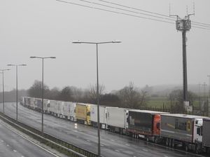 Ribuan Truk Mengular Akibat Inggris Diblokade Eropa