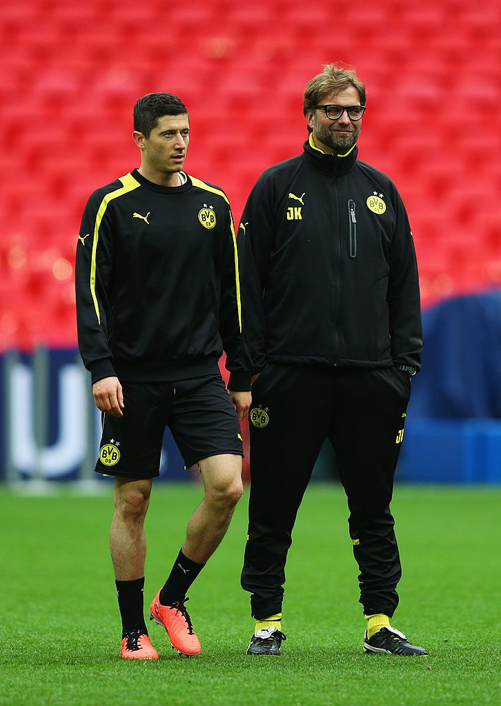 LONDON, ENGLAND - MAY 24:  Head Coach Jurgen Klopp of Borussia Dortmund (R) and player Robert Lewandowski during a Borussia Dortmund training session ahead of the UEFA Champions League final match against FC Bayern Muenchen at Wembley Stadium on May 24, 2013 in London, United Kingdom.  (Photo by Alex Livesey/Getty Images)