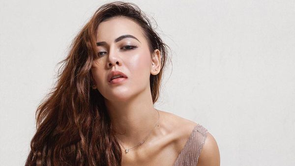 7 Potret Ratu Rizky Nabila Istri Pesepakbola Alfath Fathier