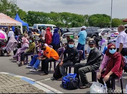 Antrean Rapid Antigen Panjang, Bandara Juanda Tambah Petugas Kesehatan