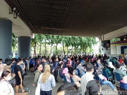 Goks! Antrean Rapid Test Antigen di Gambir Pagi Ini Hampir 1.000 Orang