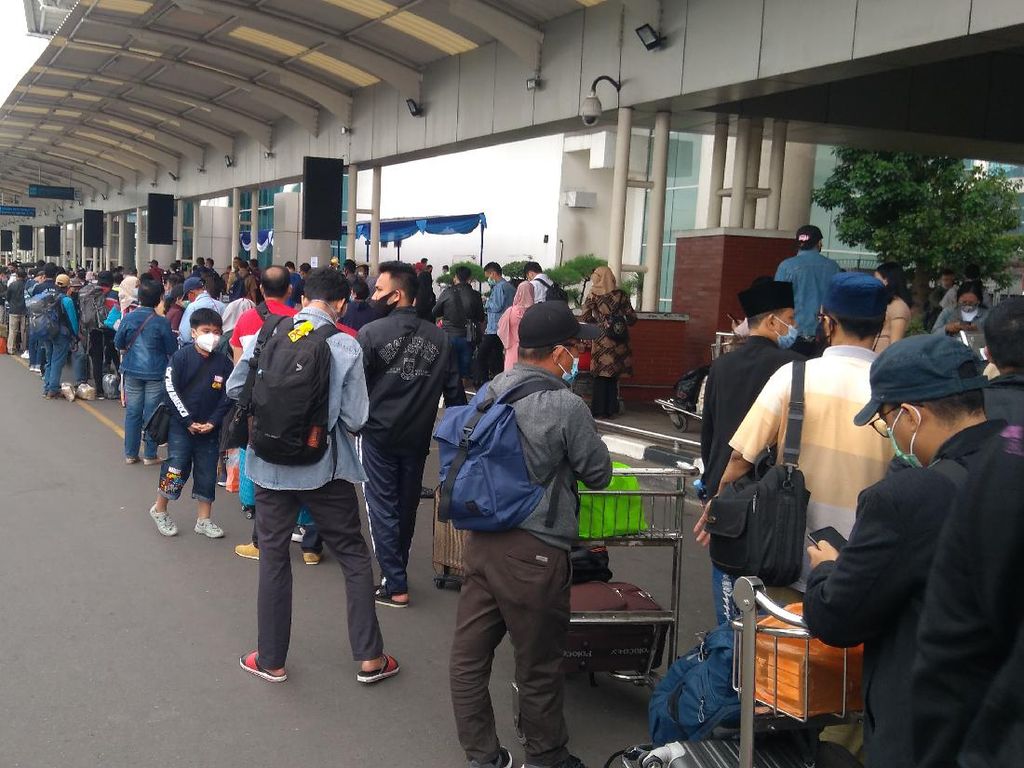 Penumpang Antre Rapid di Bandara Soetta Gegara Tak Tahu Syarat Antigen