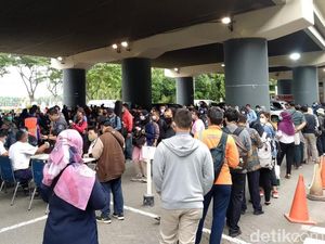 Syarat Rapid Test Antigen Berujung Antrean Panjang di Stasiun Gambir