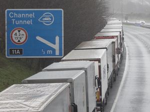 Parah! Enggak Cuma Bandara, Pelabuhan di Inggris Juga Kacau