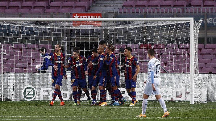 BARCELONA, SPAIN - DECEMBER 19:  Lionel Messi of Barcelona  celebrates after scoring their teams first goal during the La Liga Santander match between FC Barcelona and Valencia CF at Camp Nou on December 19, 2020 in Barcelona, Spain.Sporting stadiums around Spain remain under strict restrictions due to the Coronavirus Pandemic as Government social distancing laws prohibit fans inside venues resulting in games being played behind closed doors. (Photo by Eric Alonso/Getty Images)