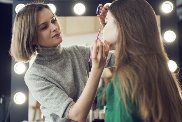 Teknologi yang menjaga Makeup Artist dalam berbisnis/freepik.com