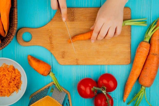 Buah warna merah dan oranye menghasilkan bahan aktif untuk pembentukan glutathione/freepik.com