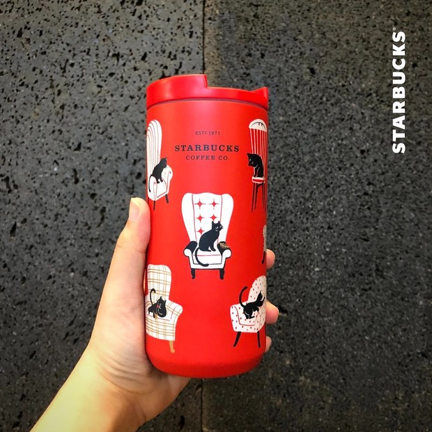 Orang terdekatmu ada yang pecinta kopi? Kasih aja coffee tumbler alias travel coffee cup.