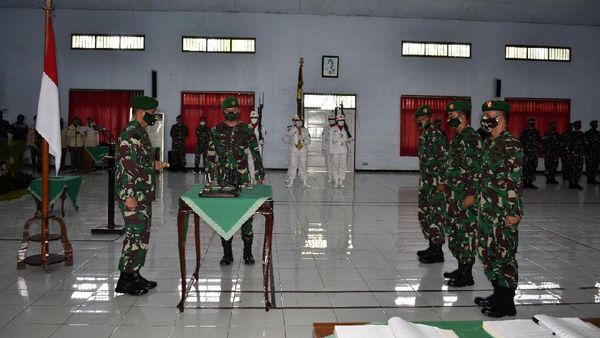 Danrem 071 /Wijayakusuma Lantik Kasi Intel dan Kasi Ren Banyumas