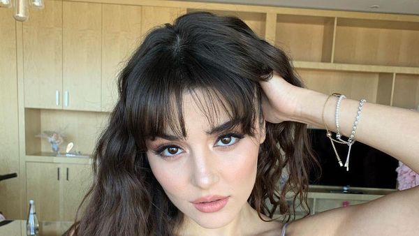 10 Foto Hande Ercel, Wanita Tercantik di Dunia Pemilik Wajah Sempurna