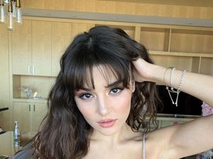 10 Foto Hande Ercel, Wanita Tercantik di Dunia Pemilik Wajah Sempurna 10 Foto Hande Ercel, Wanita Tercantik di Dunia Pemilik Wajah Sempurna