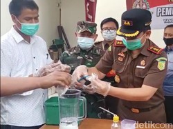 Kejari Kabupaten Sukabumi Bakar Uang Palsu dan Blender Narkoba