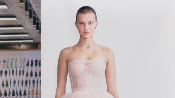 10 Koleksi Busana Alexander McQueen Spring Summer 2021