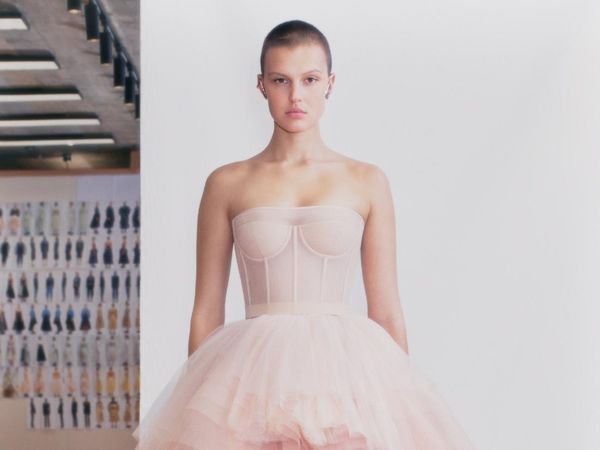10 Koleksi Busana Alexander McQueen Spring Summer 2021