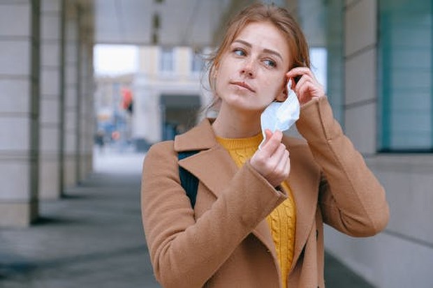 Lepas Masker Setiap Empat Jam Sekali/pexels.com Melepas masker selama 15 menit setiap empat jam bisa membantu kulit kamu terasa lebih ringan dan mengurangi iritasi.