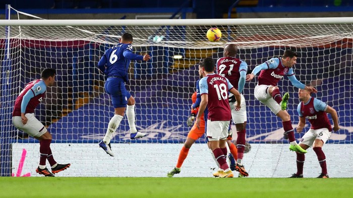 LONDON, ENGLAND - DECEMBER 21: Thiago Silva of Chelsea scores their teams first goal during the Premier League match between Chelsea and West Ham United at Stamford Bridge on December 21, 2020 in London, England. The match will be played without fans, behind closed doors as a Covid-19 precaution. (Photo by Clive Rose/Getty Images)