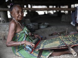 Tenun Ikat Malaka Bagian Adat dan Wujud Kemandirian Perempuan