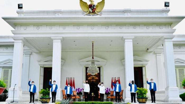 Presiden Joko Widodo (Jokowi) telah resmi mengenalkan 6 menteri barunya dalam reshuffle kabinet pertama Jokowi-Maruf untuk Kabinet Indonesia Maju.
