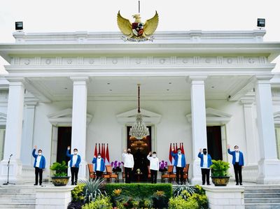 Momen Jokowi Umumkan 6 Menteri Baru di Istana Negara