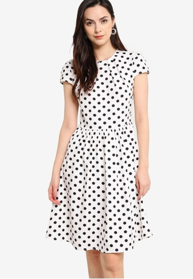 Pakai Gaun Model A Line/zalora.co.id Tips Outfit Untuk Payudara Besar dengan Pakai Gaun Model A Line/zalora.co.id