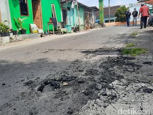 Kecewa Lurah Jagoan Kalah, Massa Pendukung Rusak Jalan di Sleman