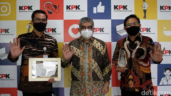 Penghargaan untuk Lembaga dengan Pengendalian Gratifikasi Terbaik