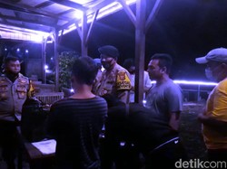 Gelar Razia, Polisi Amankan Puluhan Botol Miras di Lokasi Wisata Sukabumi