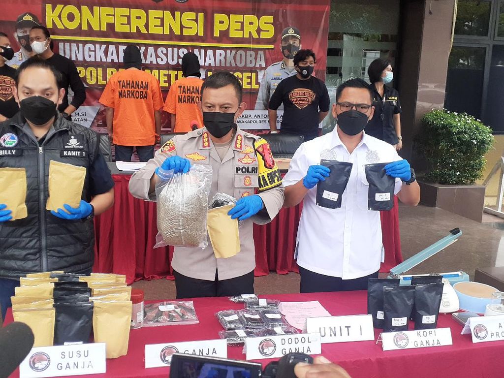 Polres Jaksel Tangkap Penjual Susu Hingga Dodol Ganja Polres Jaksel Tangkap Penjual Susu Hingga Dodol Ganja