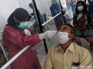 Potret Penumpang Ikuti Rapid Test Antigen di Stasiun Yogyakarta
