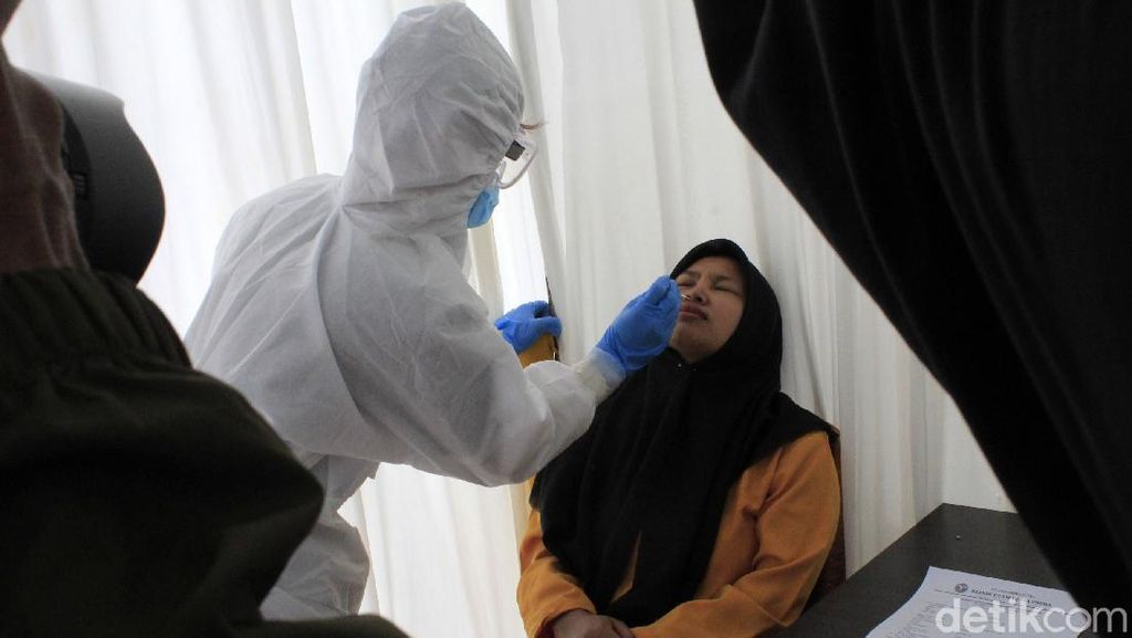 Rapid Test Antigen Stasiun Kiaracondong, Penumpang Nunggu 3,5 Jam Rapid Test Antigen Stasiun Kiaracondong, Penumpang Nunggu 3,5 Jam