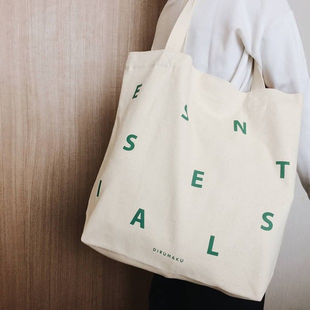 Reusable bag berupa tote bag atau net bag bisa menjadi kado natal unik nan ramah lingkungan.